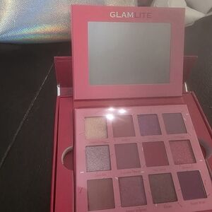 Glamlite Pink Eyeshadow Palette – Assorted Pink & Mauve Shades